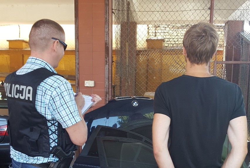 Zgłoszenie o kradzieży samochodu marki BMW policjanci...