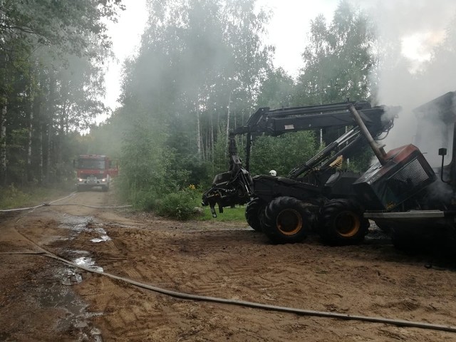 Górka. Pożar maszyn do wycinki drzew. Harvester i Forwarder spłonęły na terenie Nadleśnictwa Krynki
