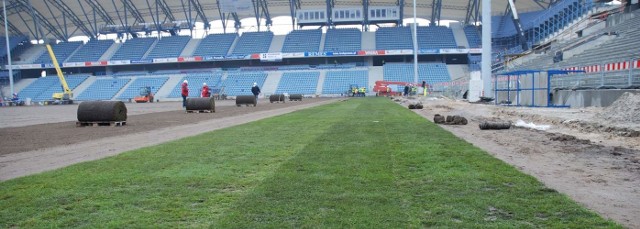 Stadion poznańskiego Lecha z nową trawą szykuje się na przyjęcie finalistów Euro za trzy lata. 