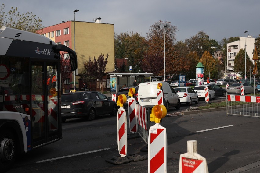Północ Krakowa stanęła w korkach. Winne zmiany i utrudnienia w związku z budową tramwaju do Mistrzejowic
