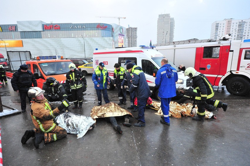 Moskwa: Autobus wjechał w przejście podziemne. Są zabici i ranni