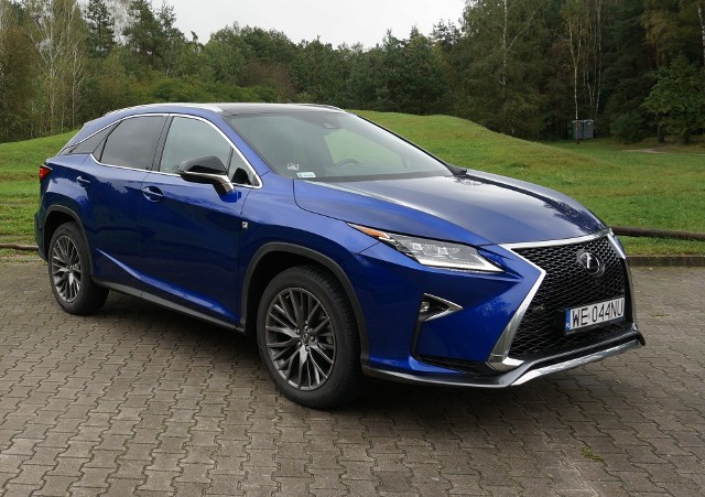 Lexus RX200t F SportOdważnie stylizowany, bogato wyposażony, mocny, jednak wolniejszy od konkurencji. Czym jeszcze zaskakuje Lexus RX200t?fot. Konrad Grobel