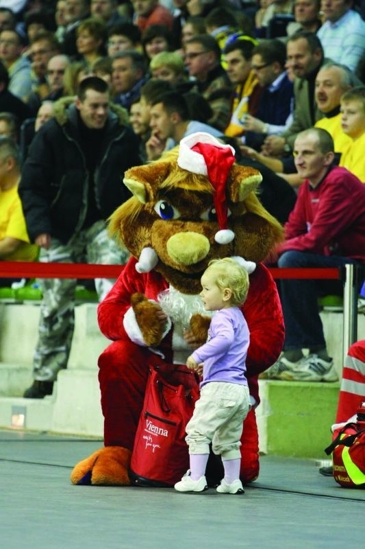 Podczas meczu z Chambery Savoie dzieci, które przyjdą do hali, dostaną prezenty od dzika Kiełka.