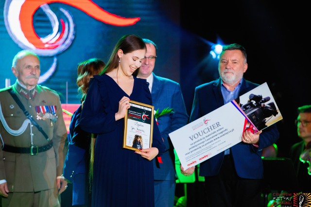 Grand Prix Ogólnopolskiego Festiwalu Piosenki Patriotycznej „Moja Ojczyzna-Rzeszów 2022” zdobyła Julia Różańska