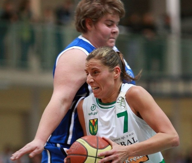 Karolina Szlachta (nr 7) zdobyła dla Hitu Kobylnica 15 punktów, w tym jedną "trójkę&#8220;.