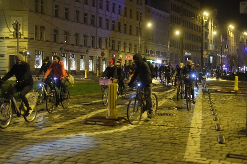 W poniedziałek protestujący na rowerach spotkali się o godz....