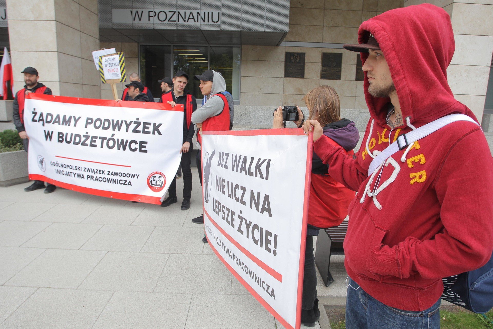 Poznań Protest przed Urzędem Wojewódzkim. Pracownicy