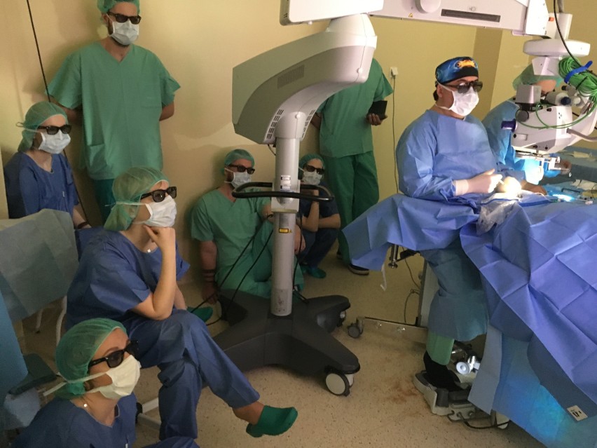 Technologia 3D w chirurgii oka. Nowatorska operacja w klinice na Chmielnej