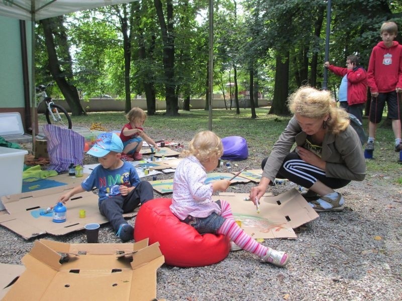 Zabawa w starym parku w Staszowie