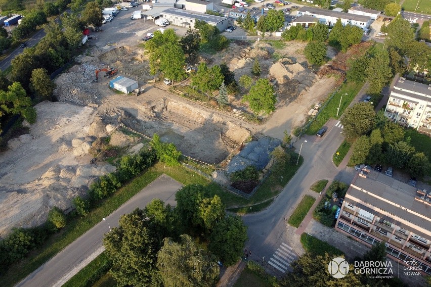 Tak dziś wygląda plac budowy trzech nowych bloków w Dąbrowie...