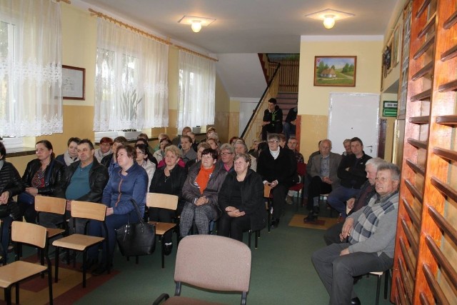 W spotkaniu organizacyjnym dotyczącym modernizacji i rozbudowy kaplicy w Grabownicy wzięło udział ponad 30 mieszkańców tej miejscowości, a także Marianowa i Czartoszowów.