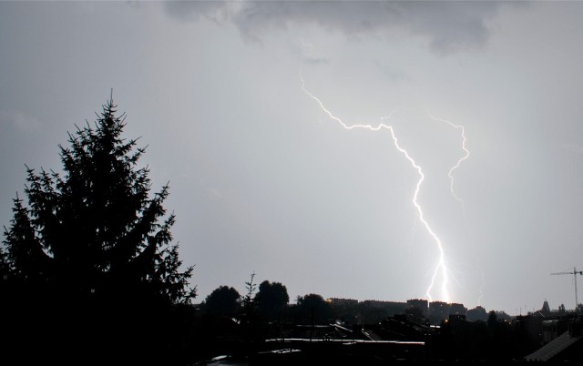 03.07.2012 krakow .olsza ii , burza nad krakowem , wyladowanie atmosferyczne , piorun , pioruny , blyskawica , .fot. wojciech matusik / polskapresse gazeta krakowska