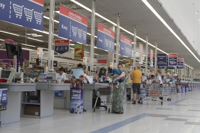 Pracownicy sklepów Tesco skarżą się na to, że dyrekcja oszczędza na klimatyzacji. Biuro prasowe zaprzecza temu i twierdzi, że doszło do awarii klimatyzacji