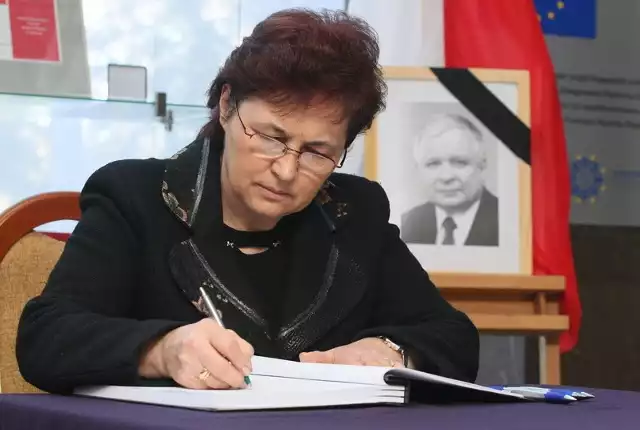Swój żal w Księdze Kondolencyjnej w Urzędzie Wojewódzkim wyraziła również profesor Wszechnicy Świętokrzyskiej Bożena Zawadzka.