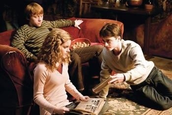 Film wejdzie na ekrany 24 lipca &copy; 2009 Warner Bros. Ent. Harry Potter Publishing Rights &copy; J.K.R