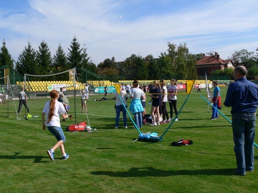Sportowy piątek na miejskim stadionie w Tarnobrzegu w ramach Narodowego Dnia Sportu