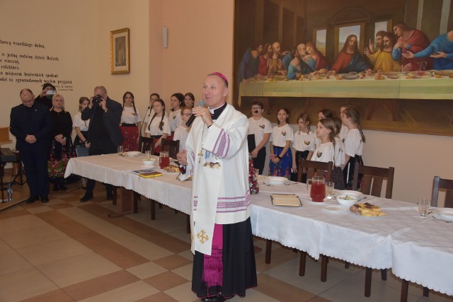 Spotkanie w Seminarium Duchownym w Radomiu rozpoczęło się nabożeństwem kolędowym, któremu przewodniczył Biskup Radomski Marek Solarczyk.