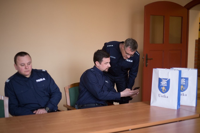 Policjanci, którzy uratowali tonącego Ukraińca nagrodzeni.