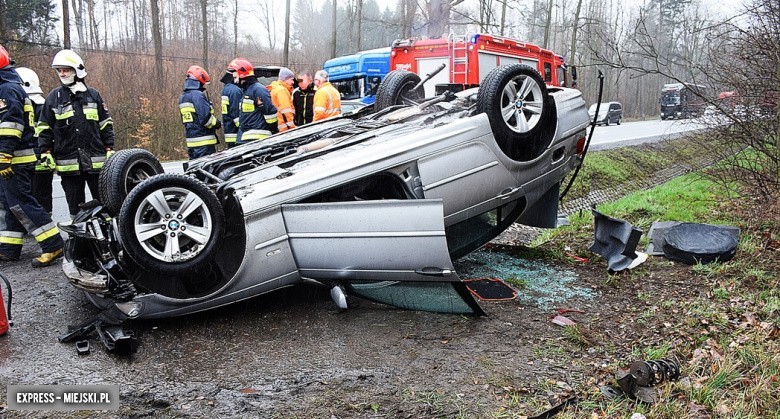 BMW dachowało na krajowej ósemce [ZDJĘCIA]      