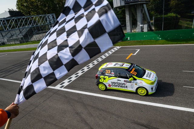 Po 14 latach Kia Motors Polska zdecydowała o zakończeniu wyścigowego Pucharu Kia, rozgrywanego ostatnio pod nazwą Kia Platinum Cup. Ta najdłużej rozgrywana w Polsce markowa seria w tej dyscyplinie miała znaczący wpływ na rozwój kariery wielu utalentowanych zawodników.Fot. Kia