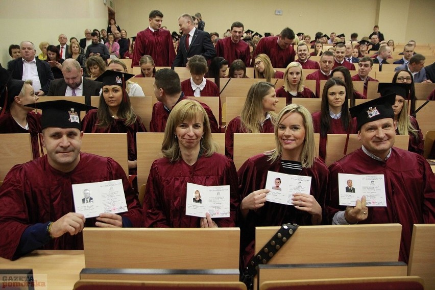 Absolwenci Kujawskiej Szkoły Wyższej otrzymali dyplomy...