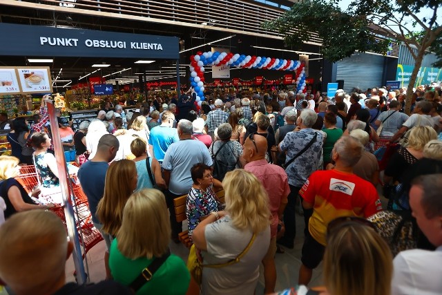 Tłumy na otwarciu nowego Carrefoura we Wrocławiu. Powstał w miejscu byłego  Tesco [ZDJĘCIA] | Gazeta Wrocławska