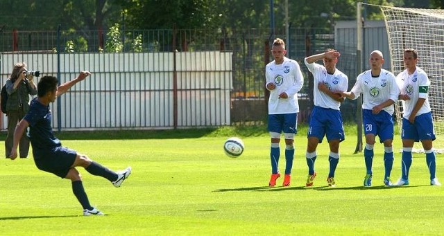 Pogoń Szczecin przedstawiła zestaw sparingpartnerów podczas zgrupowania na Cyprze, gdzie zagra z Astrą Giurgiu i Crveną Zvezdą Belgrad. Ostatnim sprawdzianem Portowców przed powrotem do walki w Lotto Ekstraklasie będzie natomiast mecz z Kotwicą Kołobrzeg. Do 6 lutego wyklaruje się już trzon zespołu, który mocno przebuduje trener Ryszard Wieczorek. Jego zadaniem jest utrzymanie Kotwicy na szczeblu centralnym.