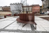 Kraków. Mieszkańcy mogą mieć ławki za kilkaset złotych. Miejscy urzędnicy wolą takie za ponad 200 tysięcy