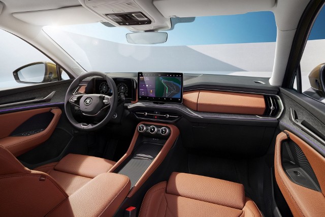 Choć na światowe premiery nowych generacji modeli Kodiaq i Superb musimy jeszcze trochę poczekać, Škoda prezentuje całkowicie przeprojektowane wnętrza pojazdów. Zmiany dotyczą cyfrowego kokpitu, wyświetlacza head-up oraz centralnego ekranu systemu Infotainment.