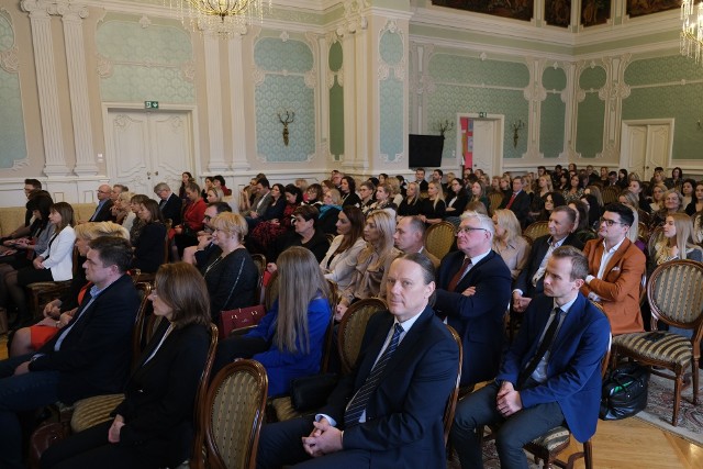 Uroczystość wręczenia nagród odbyła się w Aula Magna Uniwersytetu Medycznego w Białymstoku. Naukowcy UMB odebrali nagrody rektora