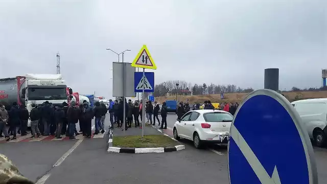 Wznowione zostały odprawy na wszystkich polsko - ukraińskich przejściach granicznych. Jednak protest na Ukrainie trwa nadal.