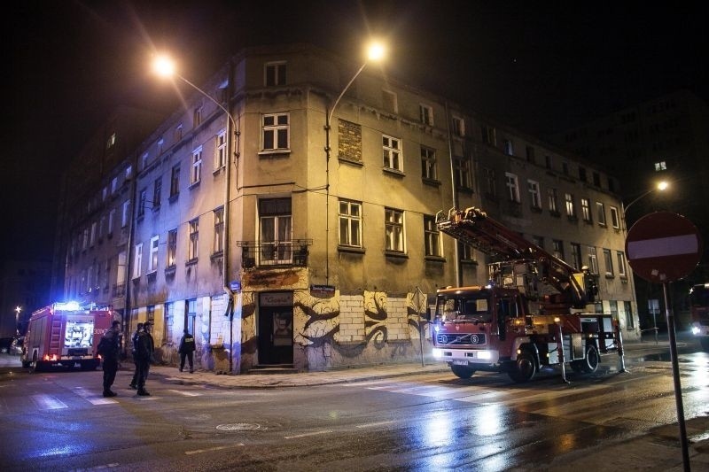 Tragiczny pożar na ul. Młynarskiej. Nie żyją 2 osoby [FILM, zdjęcia]
