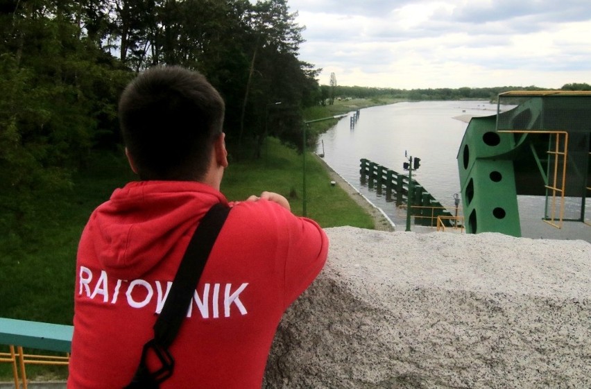 Przy moście Rędzińskim we Wrocławiu z Odry wyłowiono ciało człowieka