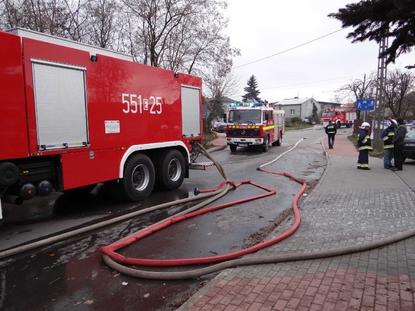 Groźny pożar pod Wieluniem. Płonęło piętro i poddasze domu mieszkalnego [ZDJĘCIA]