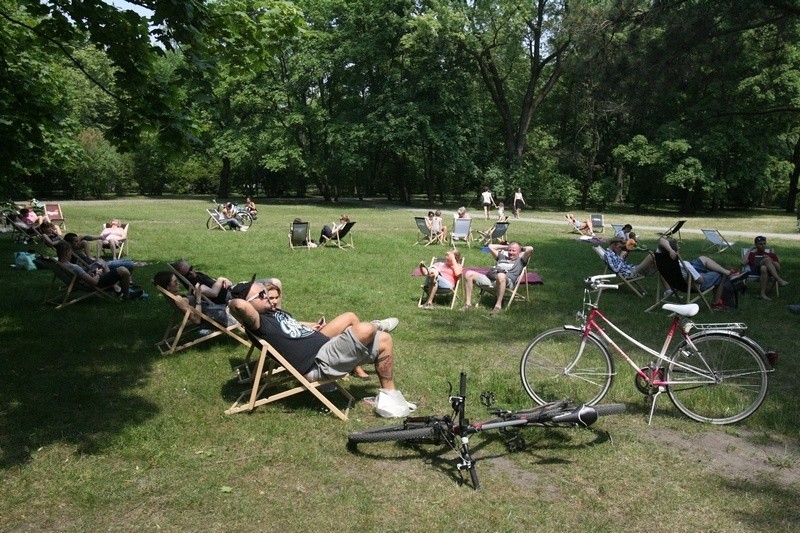 Festiwal Odpoczynku Chill Fabric. Leżakowali w parku