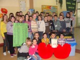 Uczniowie Zespołu Szkół w Jędrzejowie zbierają zakrętki dla chorego Tobiaszka