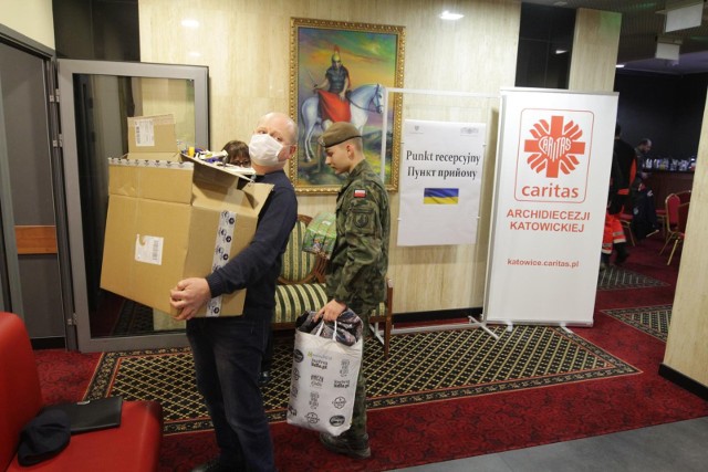 Polacy cały czas chętnie pomagają uchodźcom z Ukrainy. W Katowicach powstał pierwszy na Śląsku punkt recepcyjny.