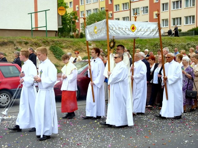 W parafii pw. św. Józefa w Świeciu nad Wisłą procesja Bożego Ciała odbyła się tradycyjnie ulicami osiedla Marianki.