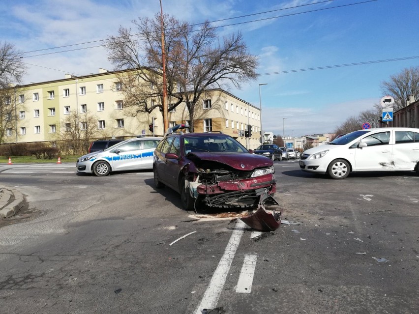 Na miejscu pracuje policja i straż pożarna