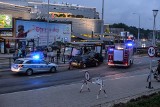 Wypadek koło Galerii Morena w Gdańsku 12.07.2018. Zderzyły się dwa auta. Jedno z nich wjechało w przystanek [zdjęcia]