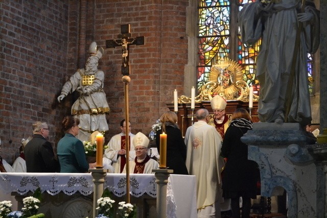 Biskup Jan Wieczorek świętował w sanktuarium w Rudach swoje 80 urodziny [ZDJĘCIA]