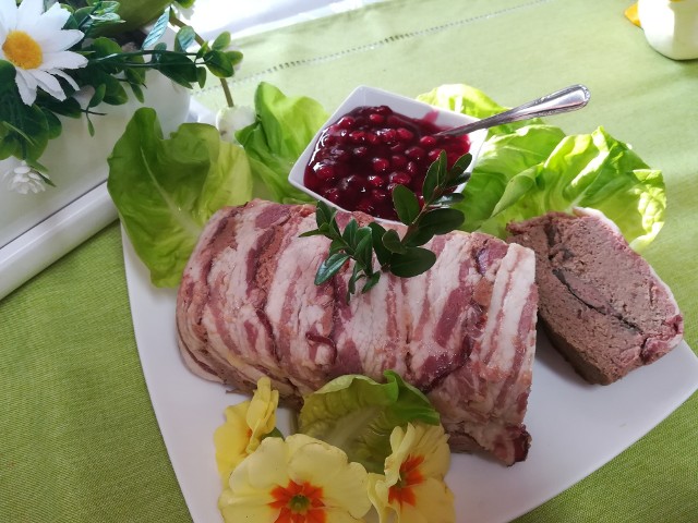 Przepis na pasztet mięsny z wątróbką drobiową od koła gospodyń wiejskich w Gorzykowie
