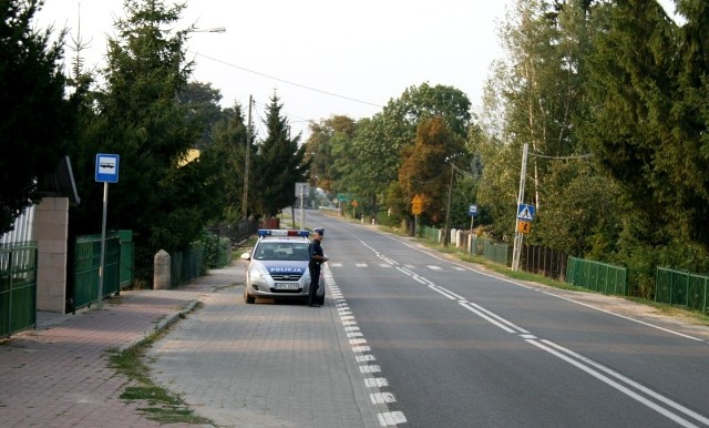 Policjanci sprawdzają, czy okolice szkół są bezpieczne 