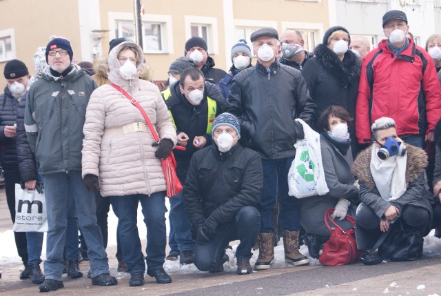 Smog w Rybniku: Rybniczanie chorują. Coraz więcej osób w placówkach zdrowiaZdjęcia z happeningu przeciw smogowi w mieście Rybnik