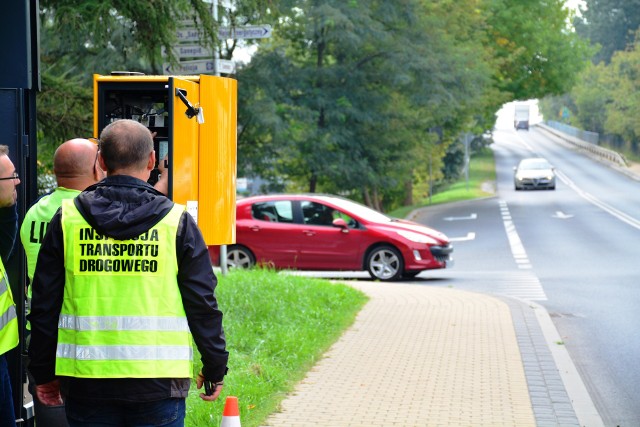 Nowe fotoradary sa obecnie montowane przy drogach. Ma ich być 26Zobacz kolejne zdjęcia. Przesuwaj zdjęcia w prawo - naciśnij strzałkę lub przycisk NASTĘPNE