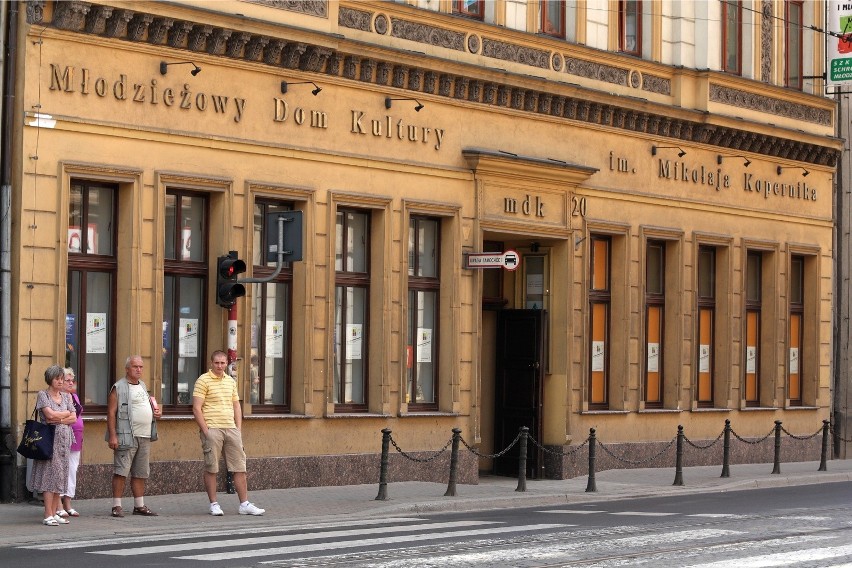 Młodzieżowy Dom Kultury wymaga remontu, ale przetargu nie ma...