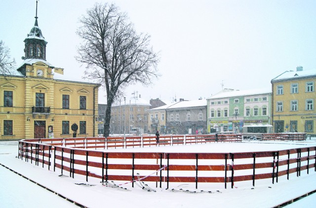 Lodowisko na Rynku już niemal gotowe na przyjęcie łyżwiarzy.