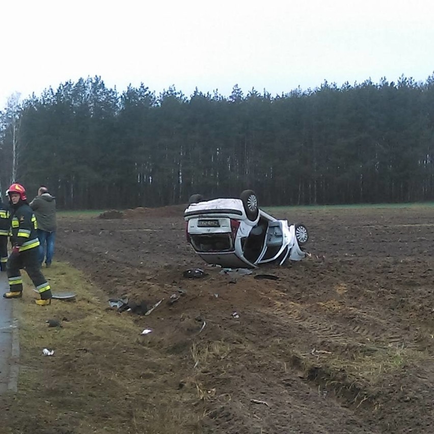 Zamość w gminie Troszyn: citroen przeleciał przez ścieżkę rowerową