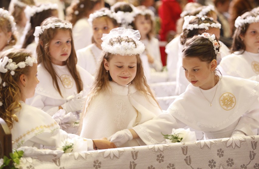 W czasie przygotowań do komunii pojawia się także składka na...