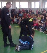 Policyjny pies Cywil z opiekunem odwiedził szkołę w Zaleszanach